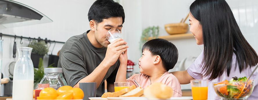 Family eating healthy for their mental health