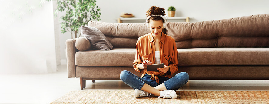 Women reading world events on IPad